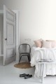 137020 tapeta Esta Home With A Splash Of Gold